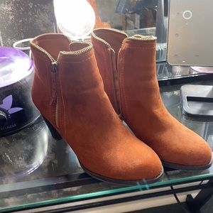 Auburn / chestnut colored booties